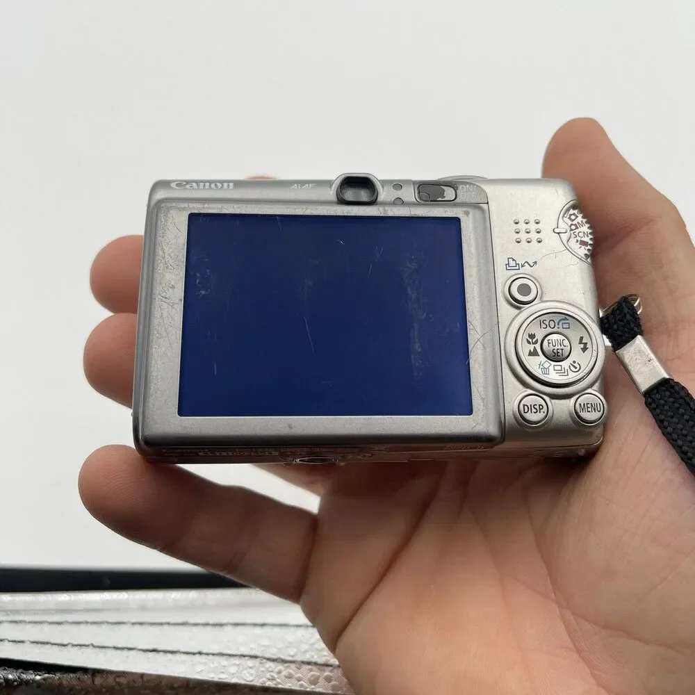 Canon Ixy 810IS Silver Compact Digital Camera - FOR PARTS/REPAIR ONLY